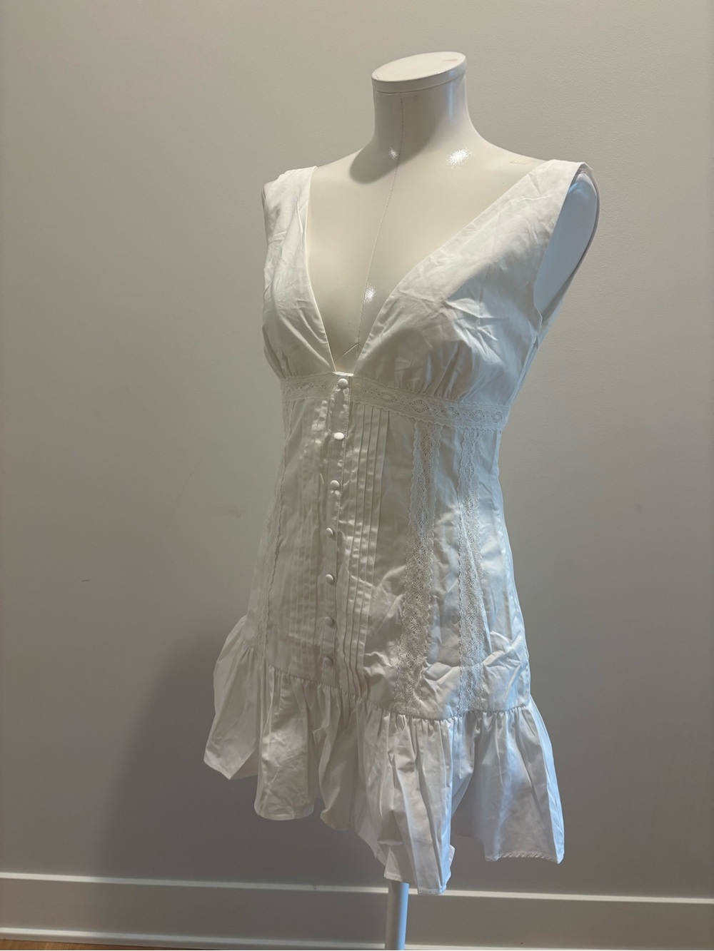 Peppermayo
Gretel Mini Dress
Pleated Mini Dress in White - Picture 8 of 8